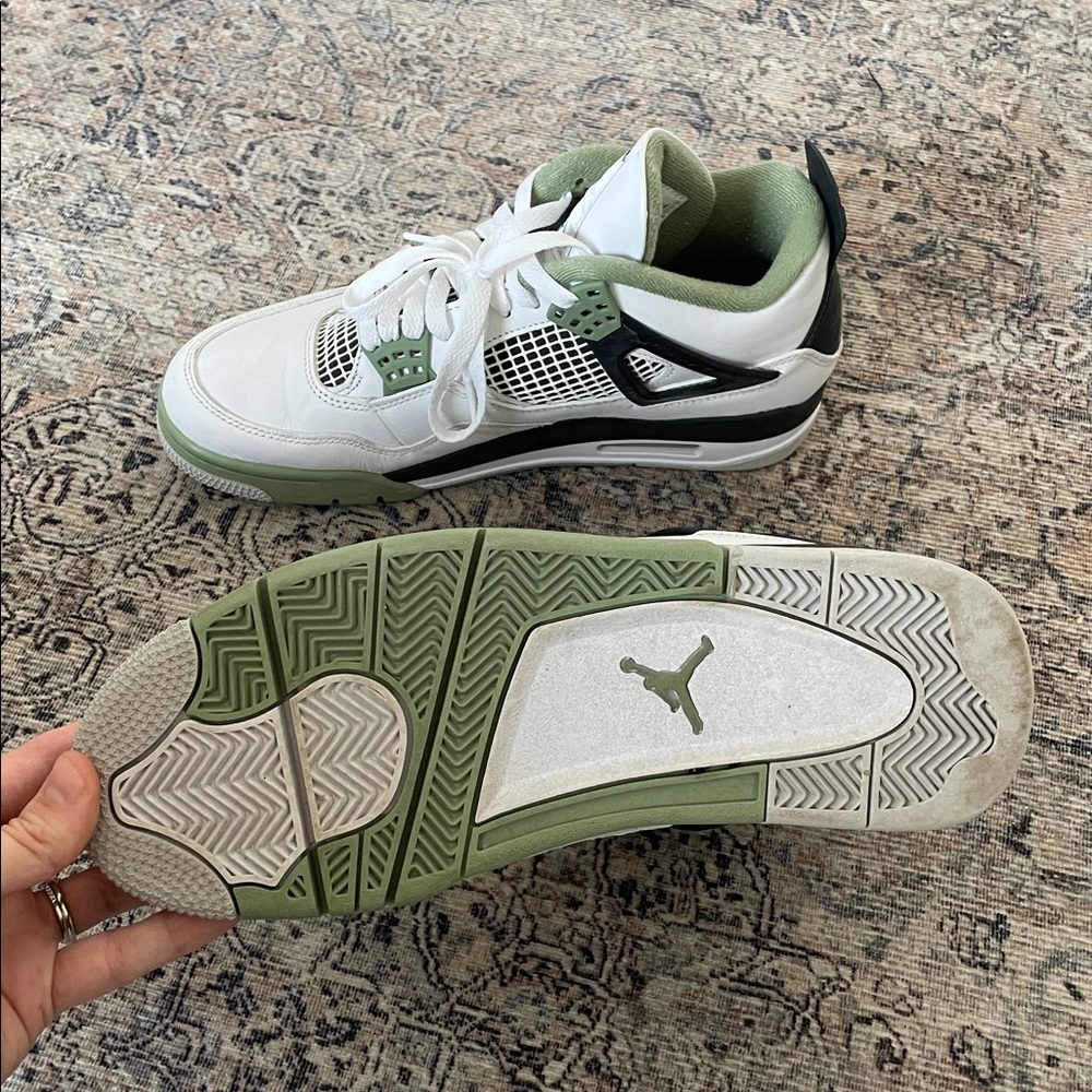 Nike Women’s White Black Light Green Retro Sneakers - Picture 6 of 12